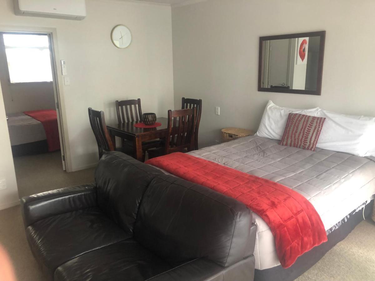 Absolute Lake View Motel Таупо Екстер'єр фото