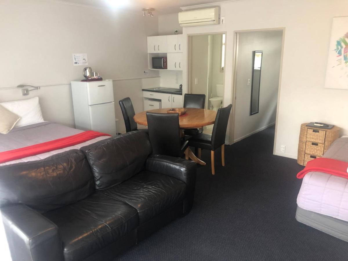 Absolute Lake View Motel Таупо Екстер'єр фото