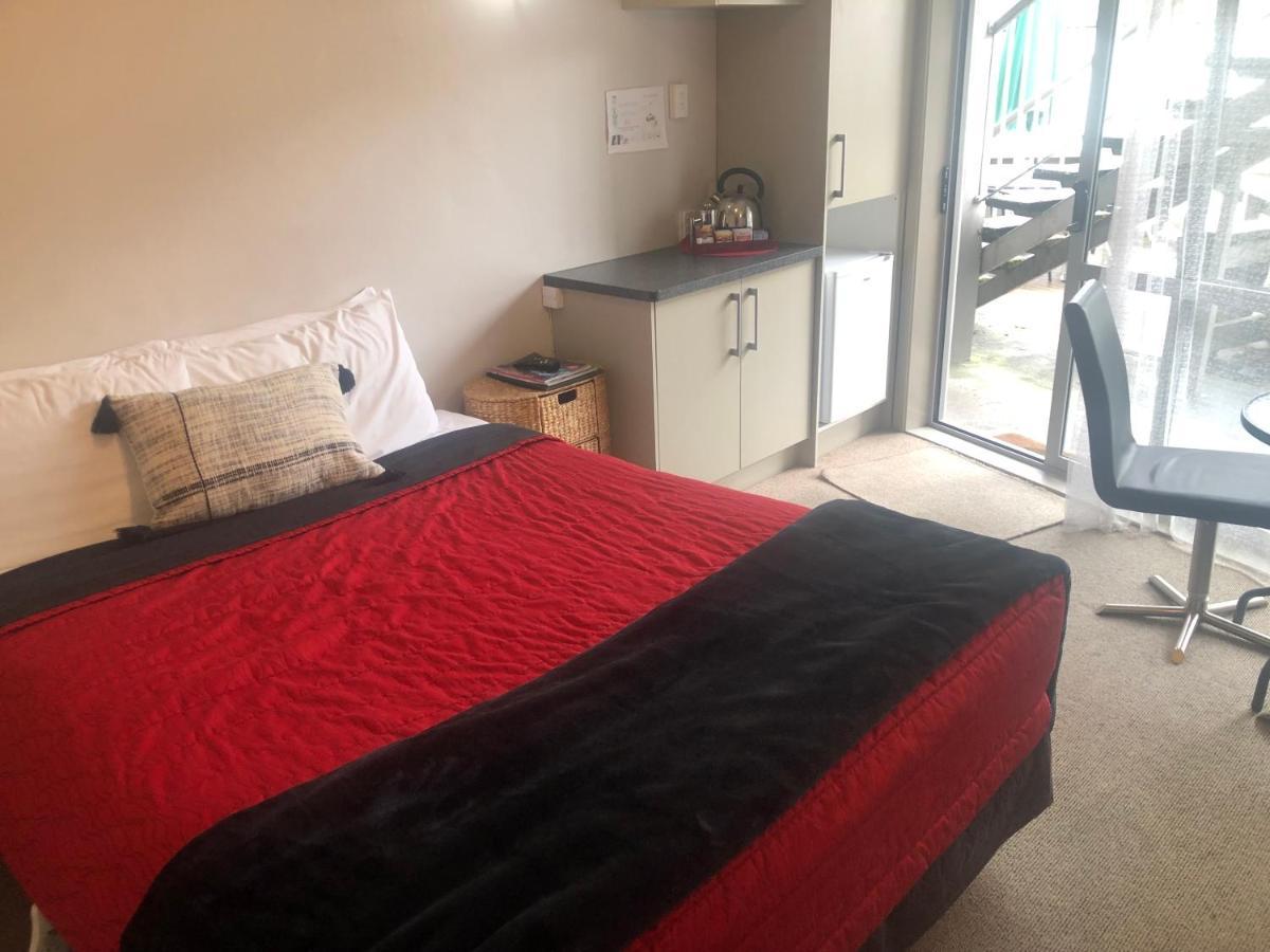 Absolute Lake View Motel Таупо Екстер'єр фото