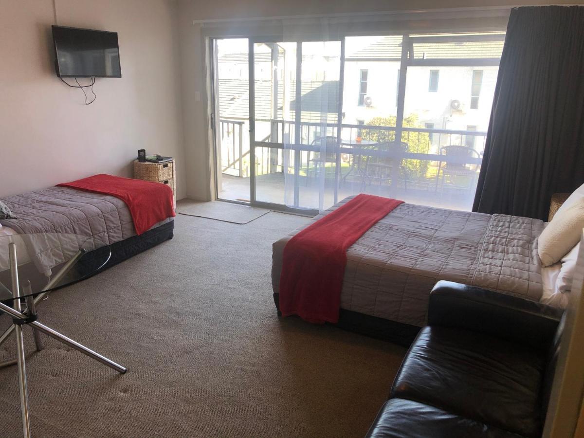 Absolute Lake View Motel Таупо Екстер'єр фото