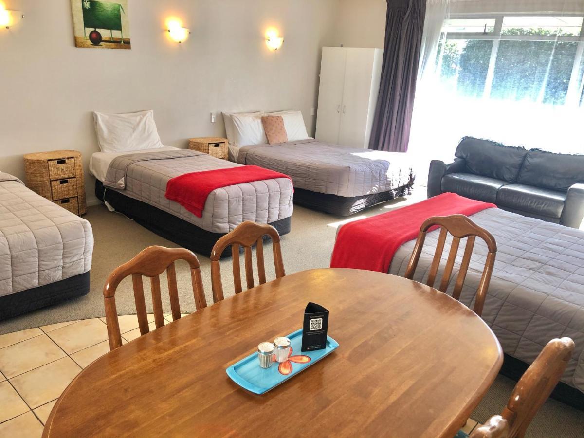 Absolute Lake View Motel Таупо Екстер'єр фото