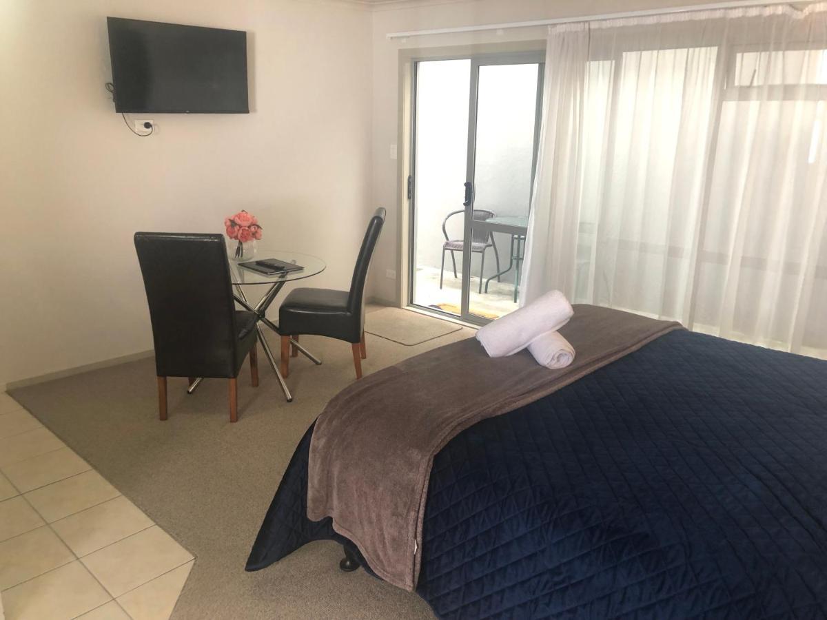 Absolute Lake View Motel Таупо Екстер'єр фото
