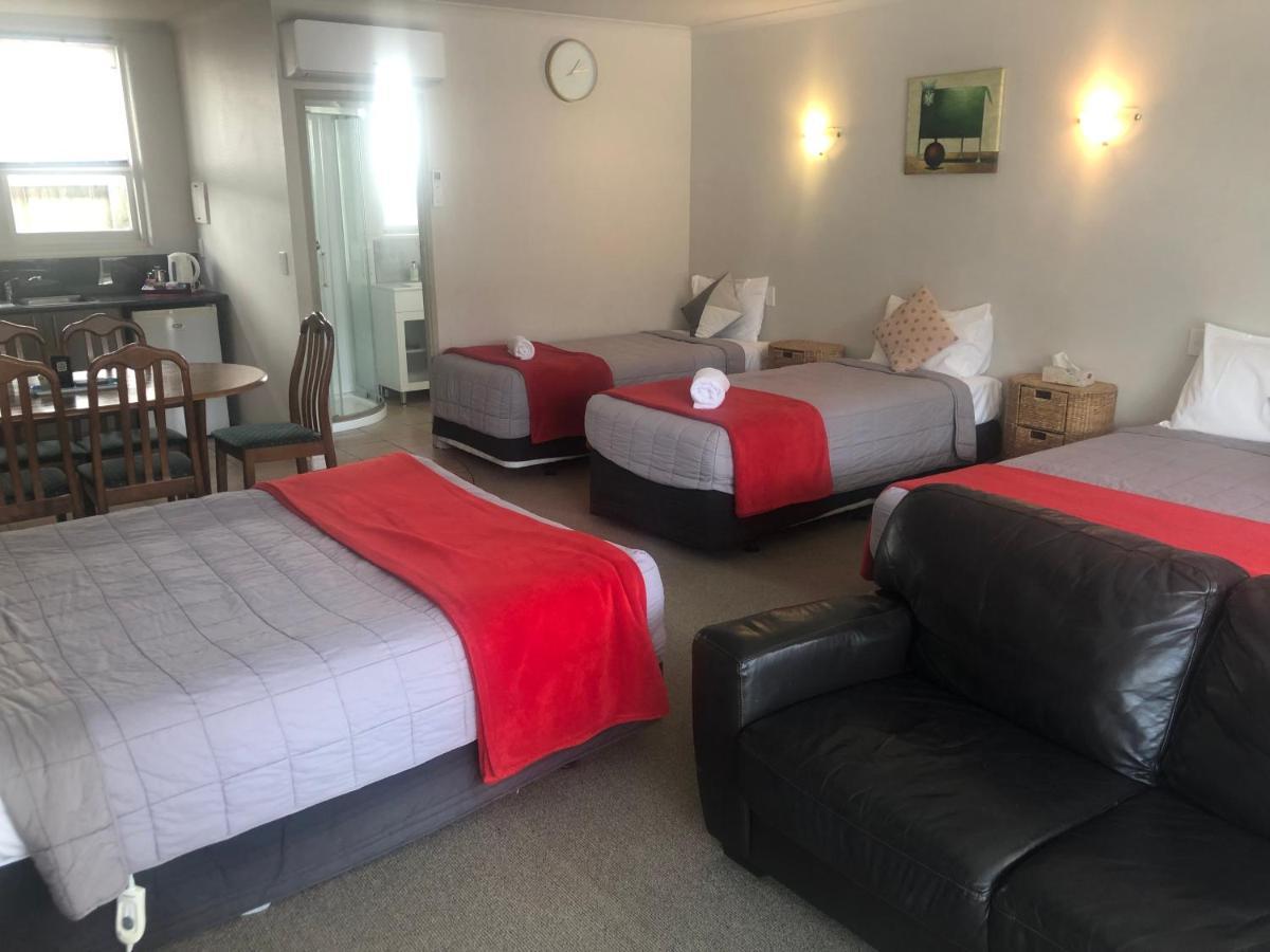 Absolute Lake View Motel Таупо Екстер'єр фото