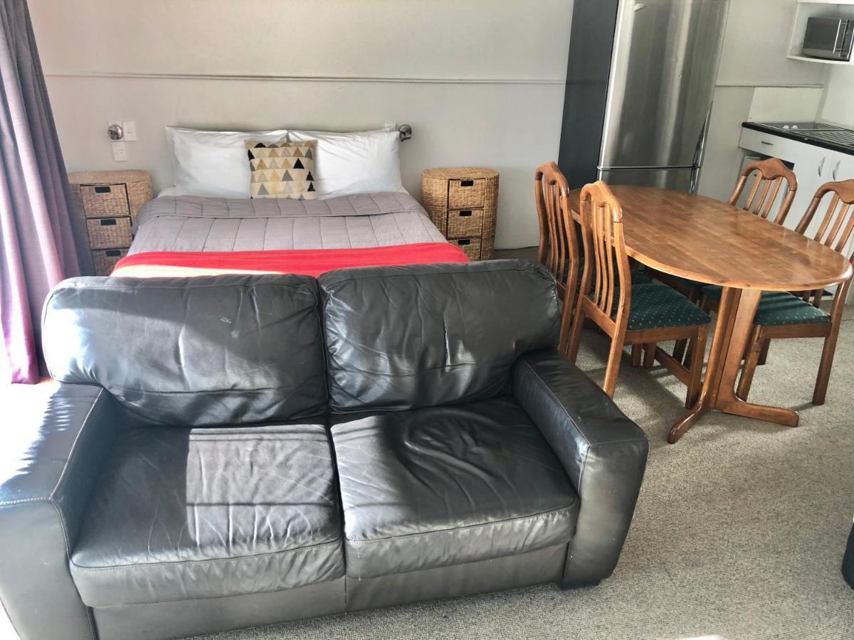 Absolute Lake View Motel Таупо Екстер'єр фото