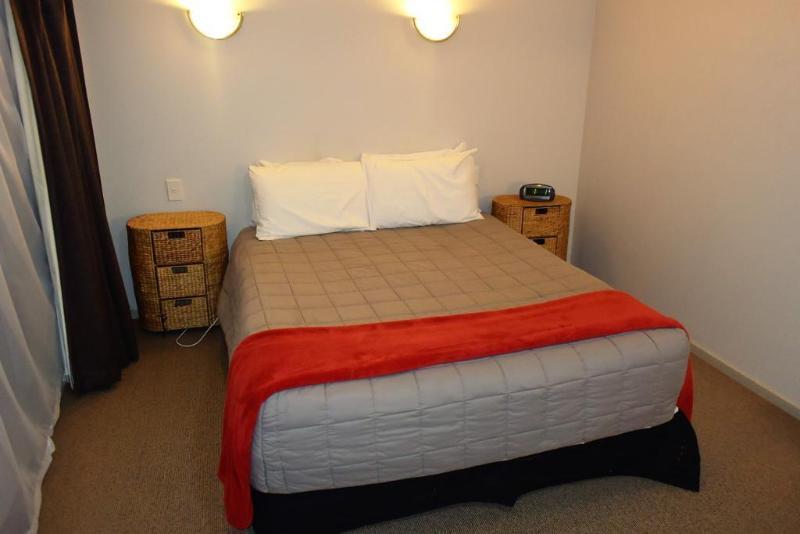 Absolute Lake View Motel Таупо Екстер'єр фото