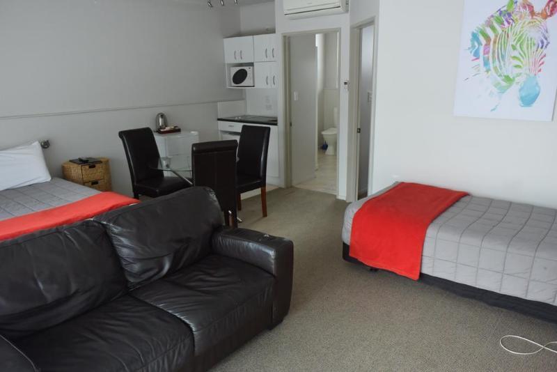 Absolute Lake View Motel Таупо Екстер'єр фото