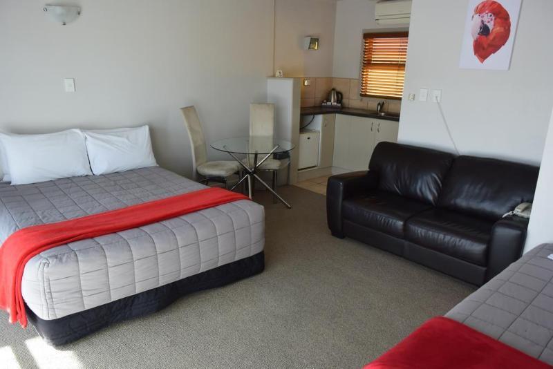 Absolute Lake View Motel Таупо Екстер'єр фото