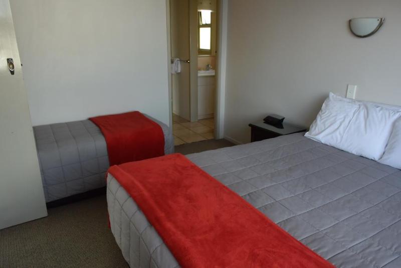 Absolute Lake View Motel Таупо Екстер'єр фото