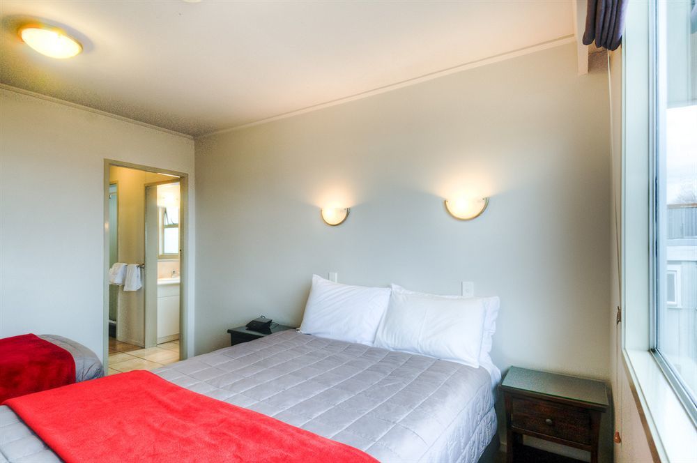 Absolute Lake View Motel Таупо Екстер'єр фото