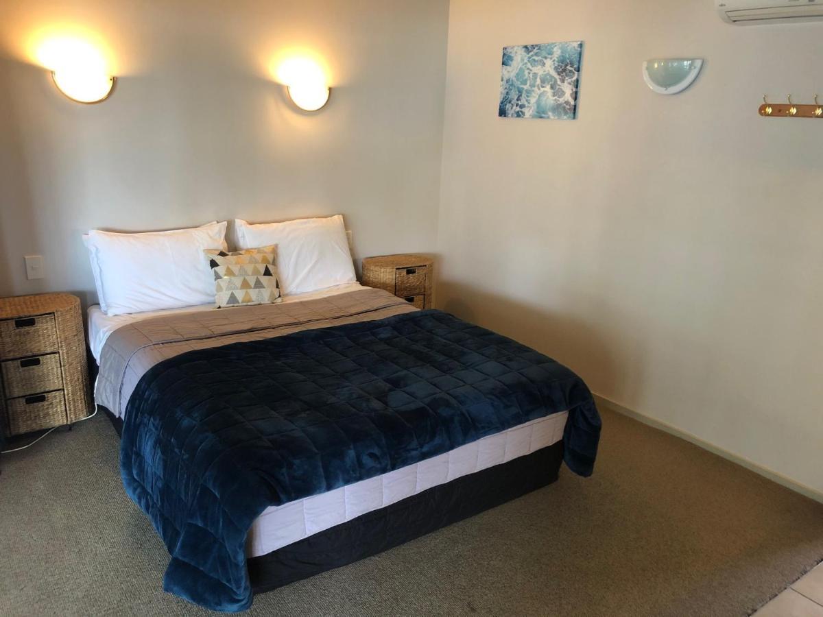 Absolute Lake View Motel Таупо Екстер'єр фото