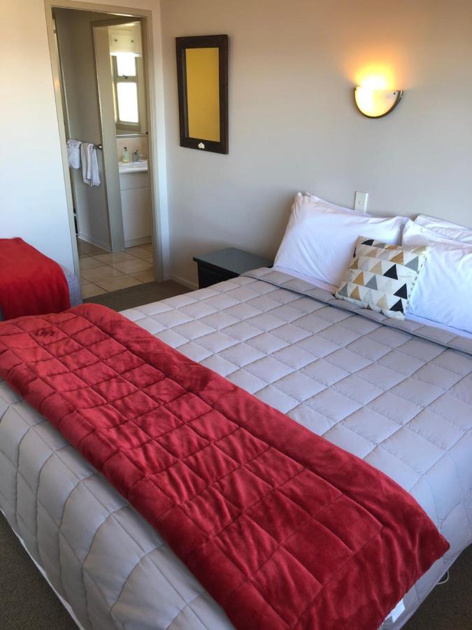 Absolute Lake View Motel Таупо Екстер'єр фото
