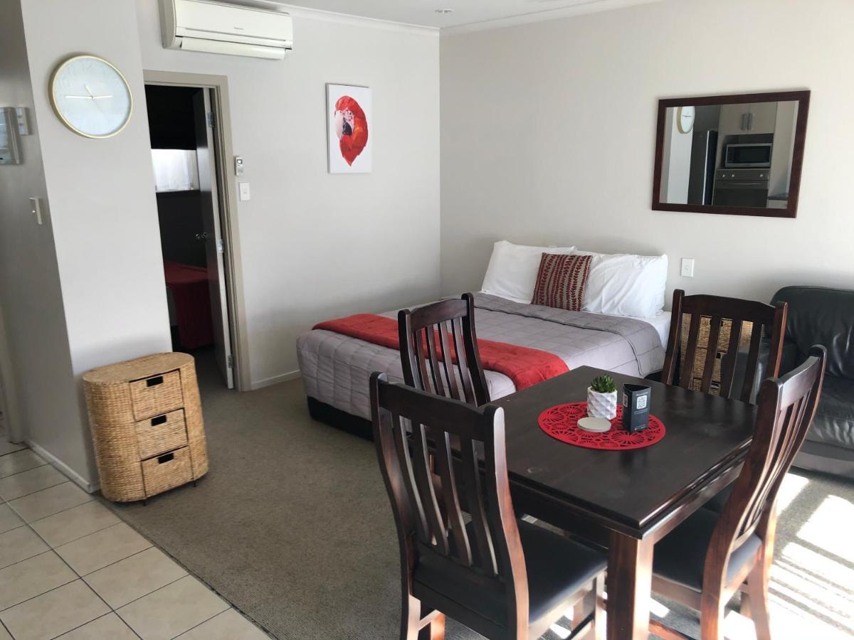 Absolute Lake View Motel Таупо Екстер'єр фото