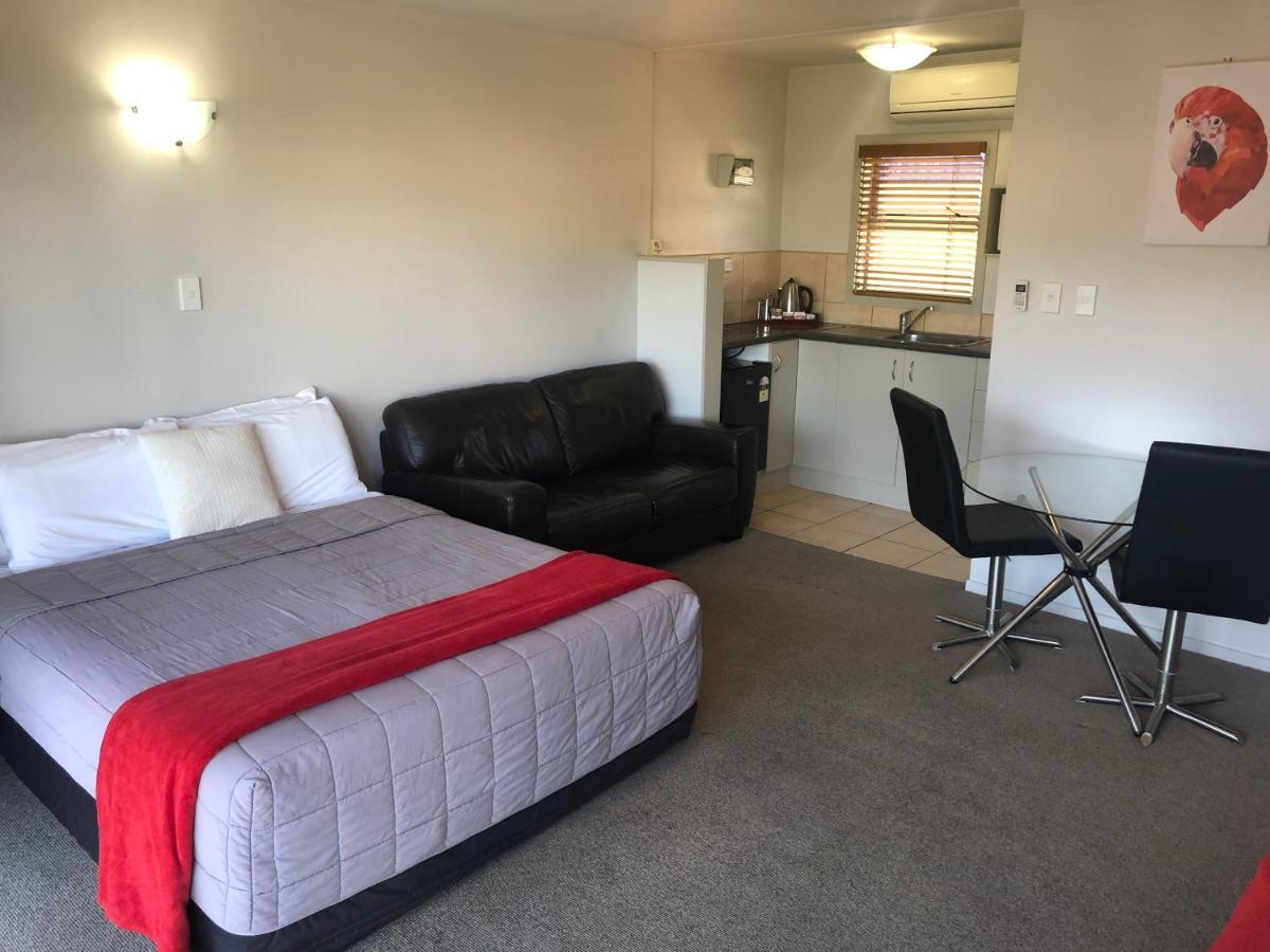 Absolute Lake View Motel Таупо Екстер'єр фото