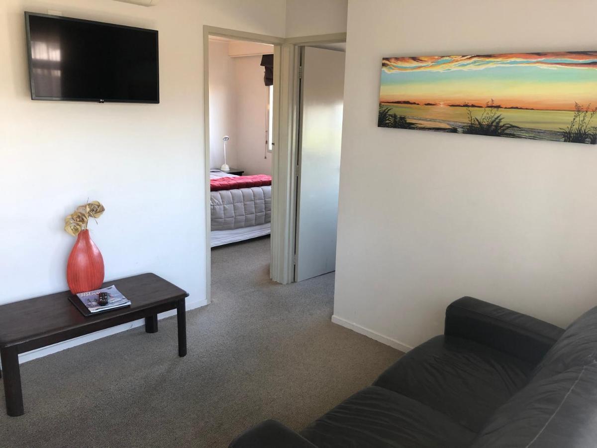 Absolute Lake View Motel Таупо Екстер'єр фото